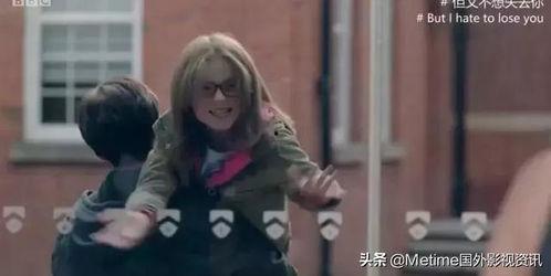 她来了在线播放,揭开神秘面纱，探寻情感纠葛