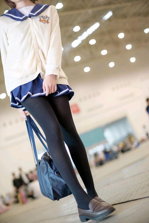 紧身皮衣裙丝袜美腿,丝袜美腿映衬下的紧身皮衣裙风情