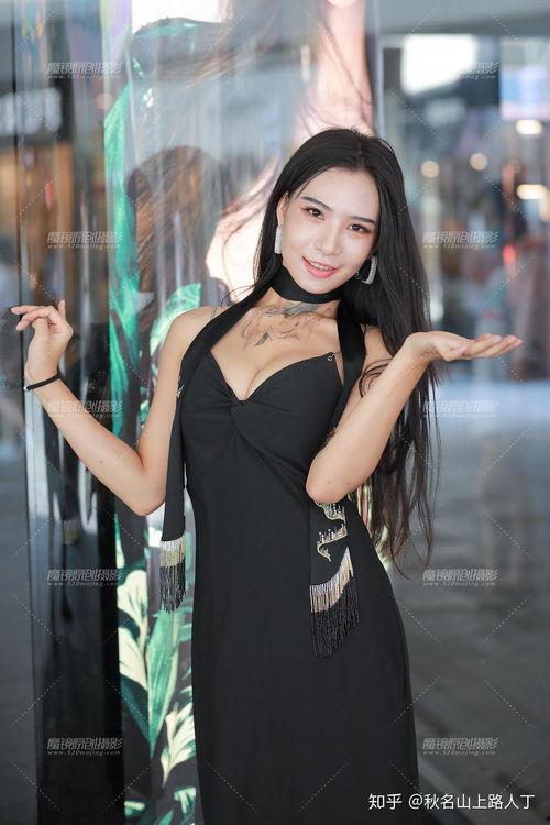 王申干穿丝袜的白洁,白洁的时尚演绎